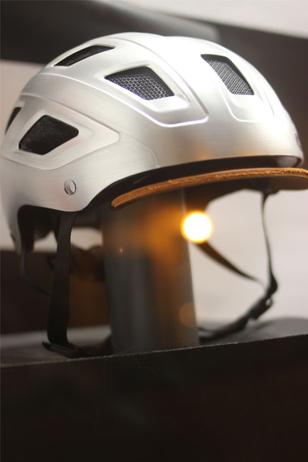 ABUS helmet plateado centium visera cuero luz trasera vuelta de tuerca