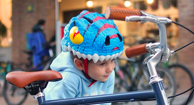 casco de bicicleta para niño con dragon